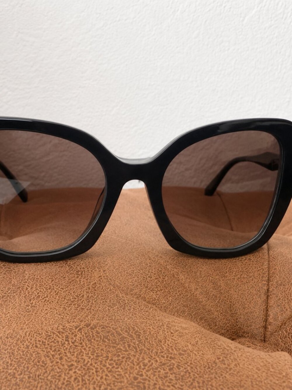 PRADA BUTTERFLY SUNGLASSES | BLACK | PR 03YSF - Picture 5 of 10